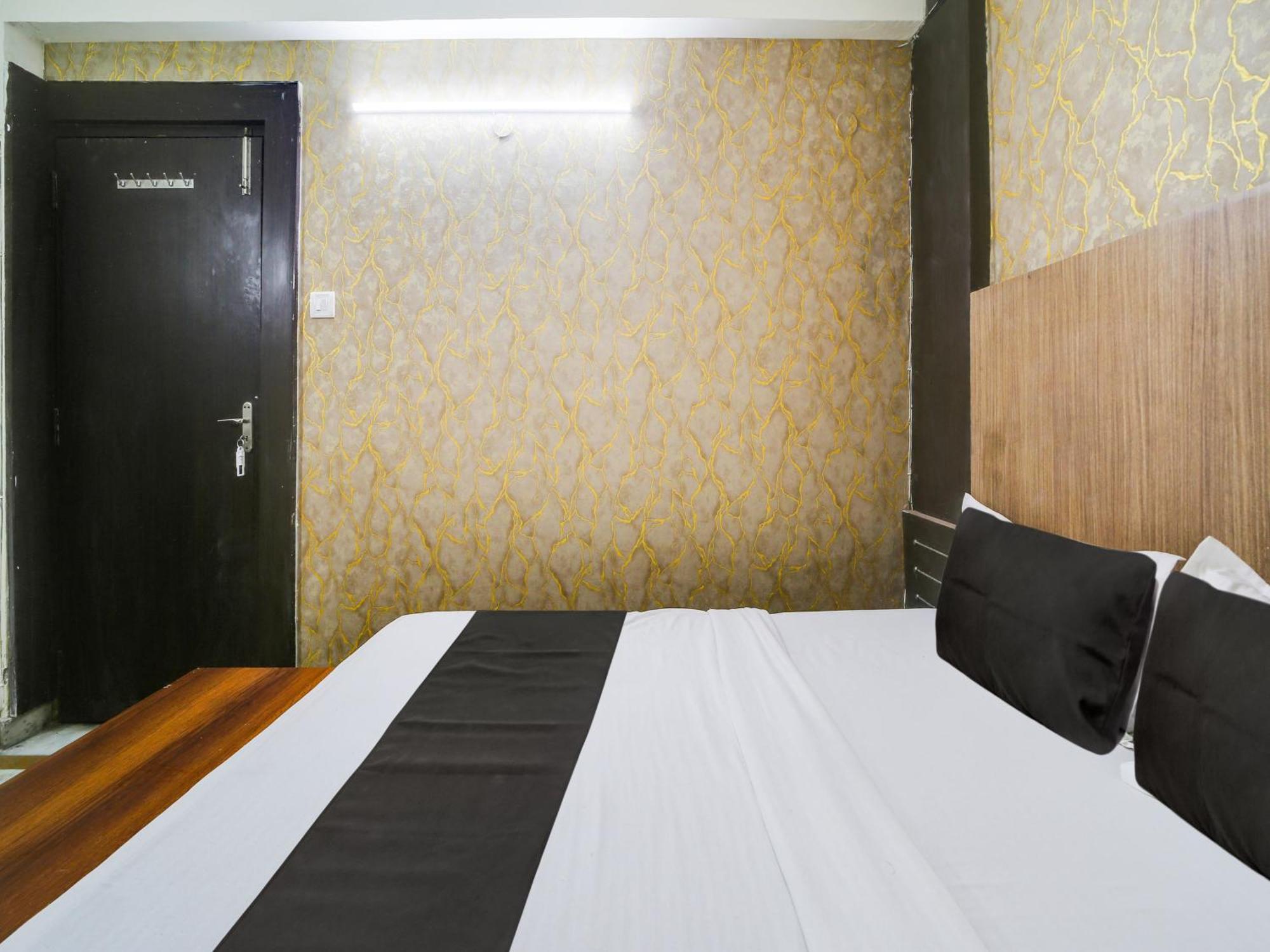 Super Hotel O The Surbhi Bhopal Esterno foto