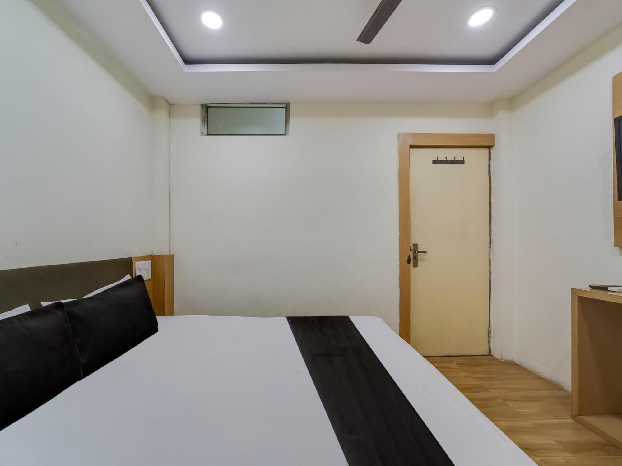 Super Hotel O The Surbhi Bhopal Esterno foto